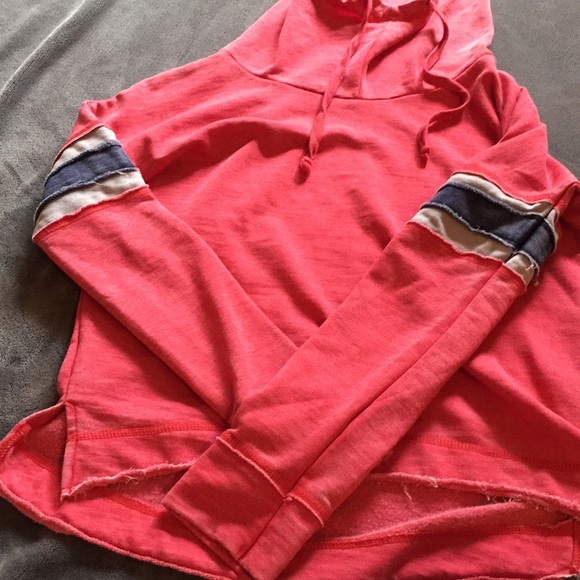 Red crop top - Picture 2 of 4